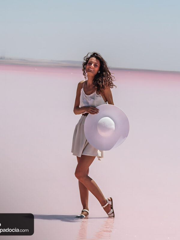 tourist photoshoot in salt lake cappadocia